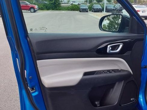 Used 2022 Jeep Compass Limited w/ Sun and Sound Group AWD/4WD image 17
