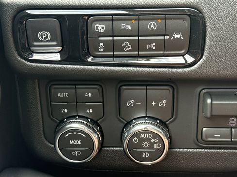 New 2026 GMC Yukon XL Denali w/ Denali Reserve Package AWD/4WD image 28