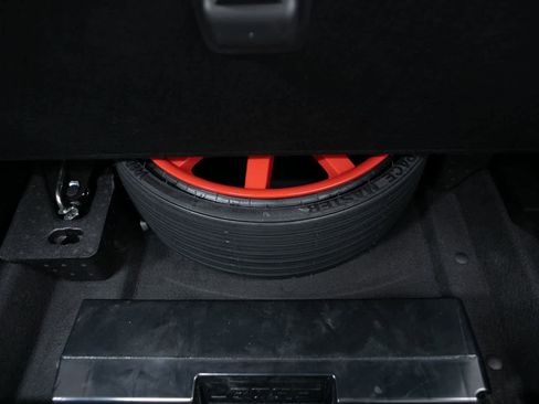 Certified 2025 Porsche Macan image 32