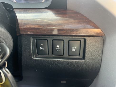 Used 2014 Toyota Tundra Limited w/ Limited Premium Package image 25