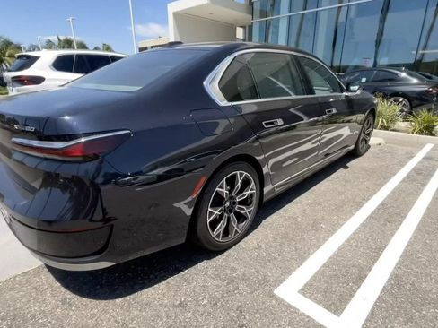 Used 2023 BMW i7 xDrive60 AWD/4WD image 2