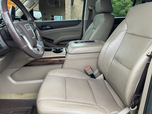 Used 2017 GMC Yukon SLT w/ Premium Edition AWD/4WD image 12