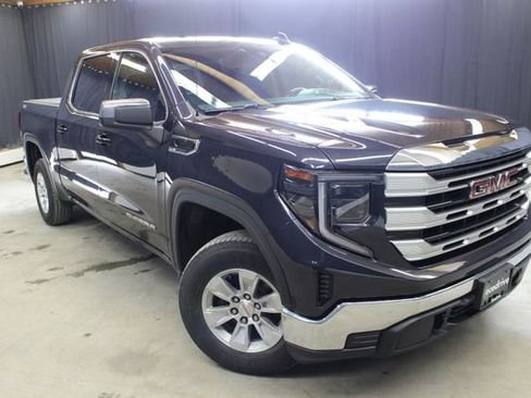 Used 2022 GMC Sierra 1500 SLE AWD/4WD image 1