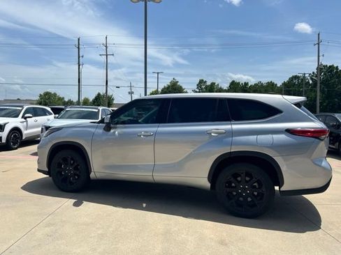 Used 2022 Toyota Highlander L FWD image 5