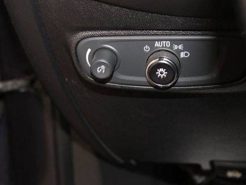 Used 2018 Chevrolet Equinox LT image 34