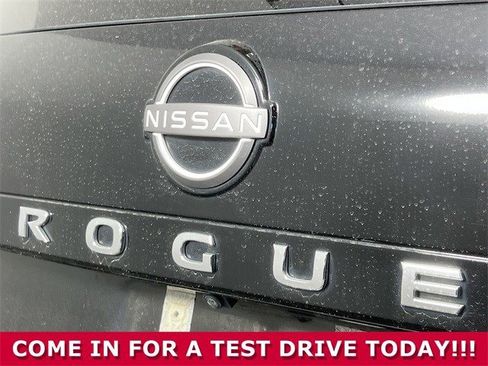 Used 2023 Nissan Rogue SV image 32