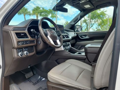 Used 2022 GMC Yukon SLT w/ SLT Premium Package AWD/4WD image 9