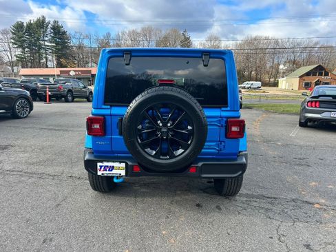 Used 2024 Jeep Wrangler Sahara image 5