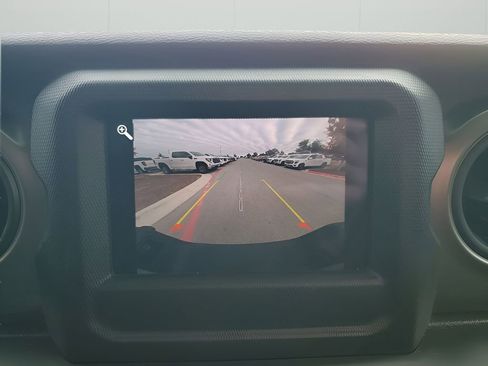 Used 2022 Jeep Gladiator Sport image 38