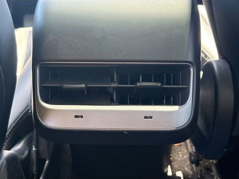 Used 2024 Tesla Model Y Long Range RWD image 23