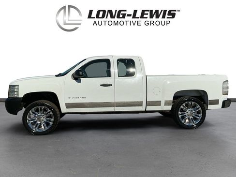 Used 2011 Chevrolet Silverado 1500 W/T image 2