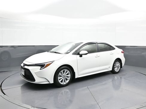 Certified 2025 Toyota Corolla LE image 10