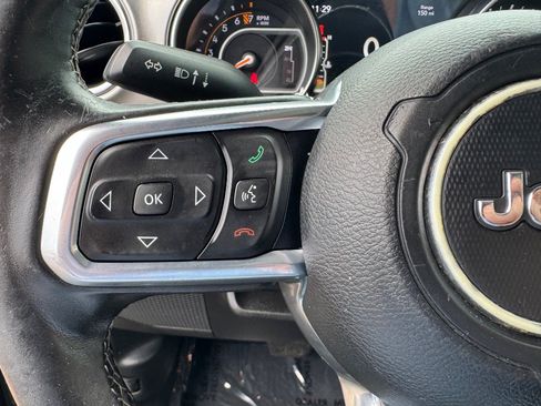 Used 2018 Jeep Wrangler Unlimited Sahara w/ Dual Top Group AWD/4WD image 23