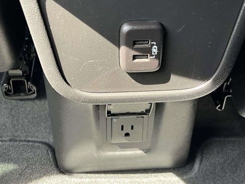 Used 2023 GMC Terrain SLE w/ Driver Convenience Package image 16