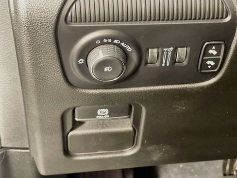 Used 2022 Jeep Wagoneer Series III w/ Premium Group I AWD/4WD image 11