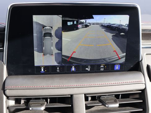 Used 2022 Chevrolet Suburban RST w/ Sport Performance Package image 27