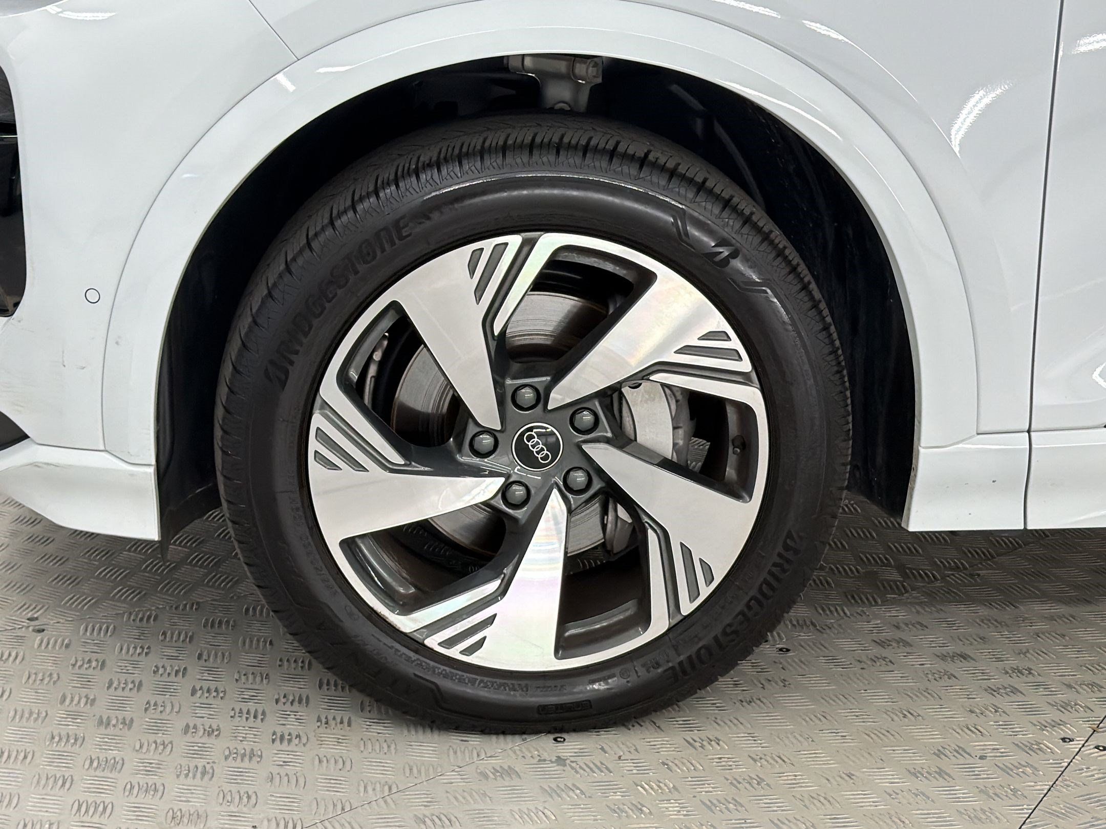Used 2025 Audi Q6 e-tron Premium Plus w/ Premium Plus AWD/4WD image 13