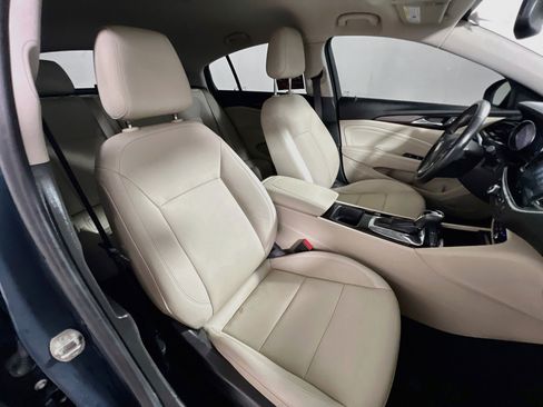 Used 2018 Buick Regal Essence w/ Driver Confidence Package #1 FWD image 30