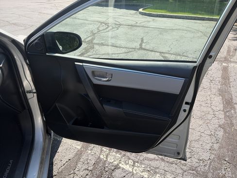 Used 2015 Toyota Corolla LE FWD image 22