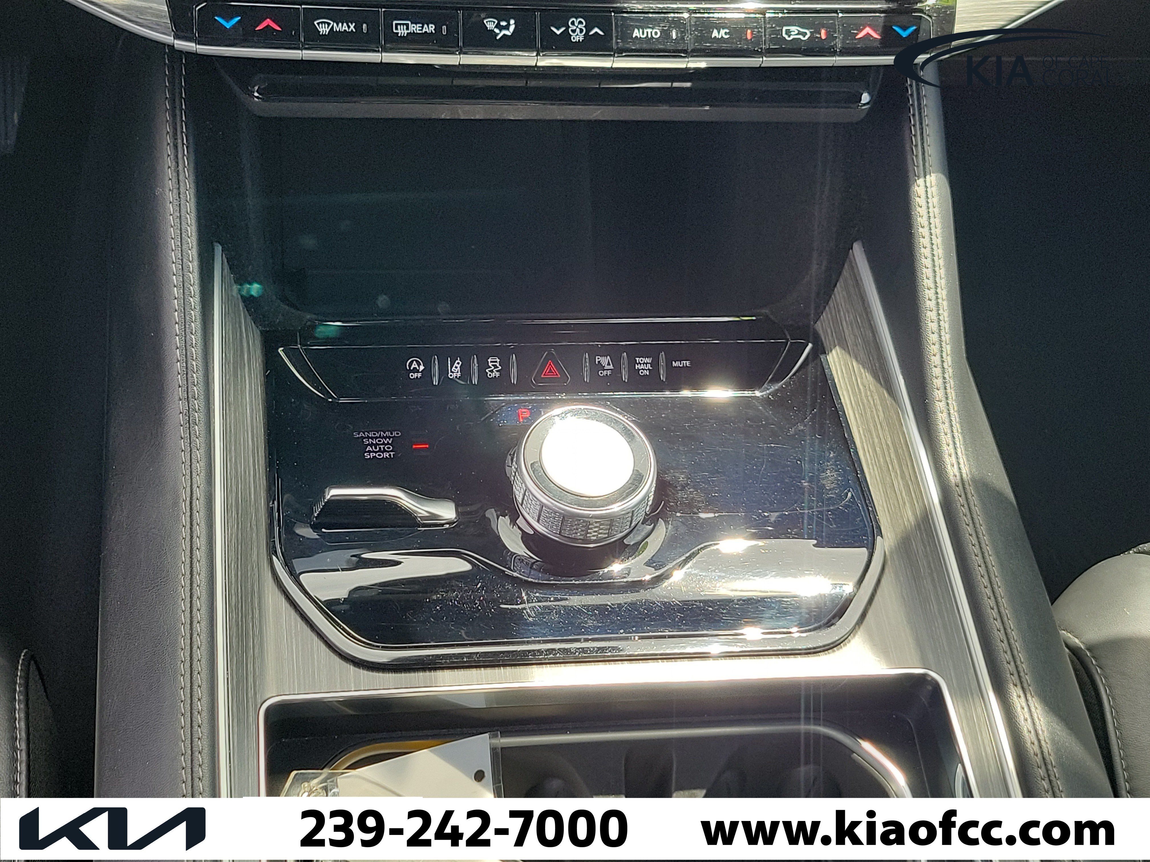 Used 2024 Jeep Wagoneer Series II AWD/4WD image 23