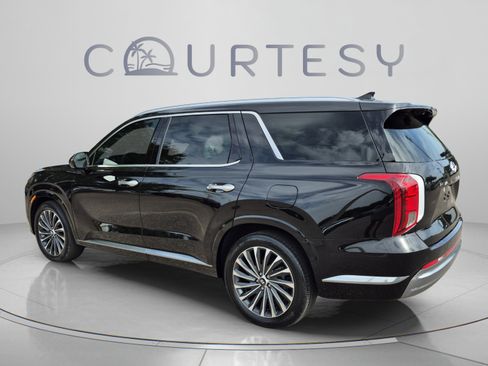 Used 2024 Hyundai Palisade Calligraphy FWD image 3