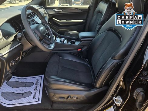Used 2025 Jeep Grand Cherokee Altitude AWD/4WD image 17