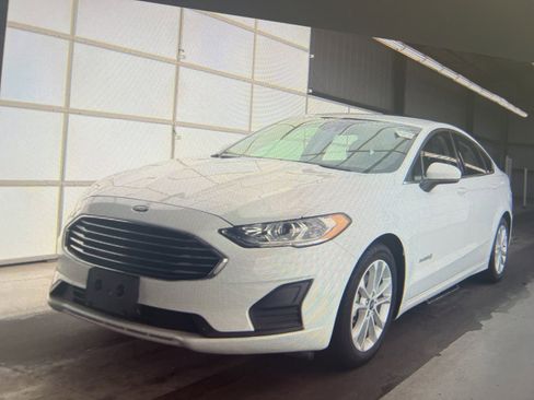 Used 2019 Ford Fusion SE FWD image 14