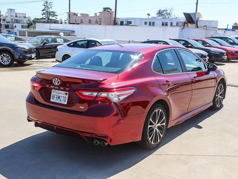 Used 2018 Toyota Camry SE FWD image 6