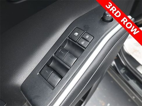 Used 2023 Toyota Highlander L image 14