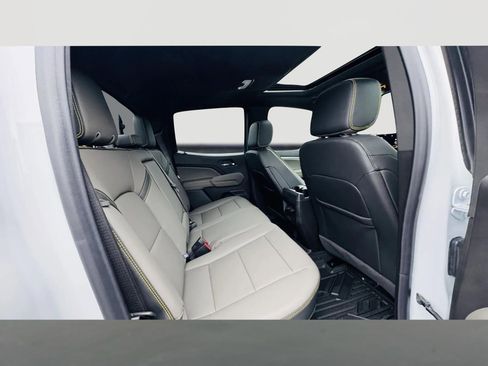 New 2026 Chevrolet Colorado ZR2 w/ Technology Package image 9