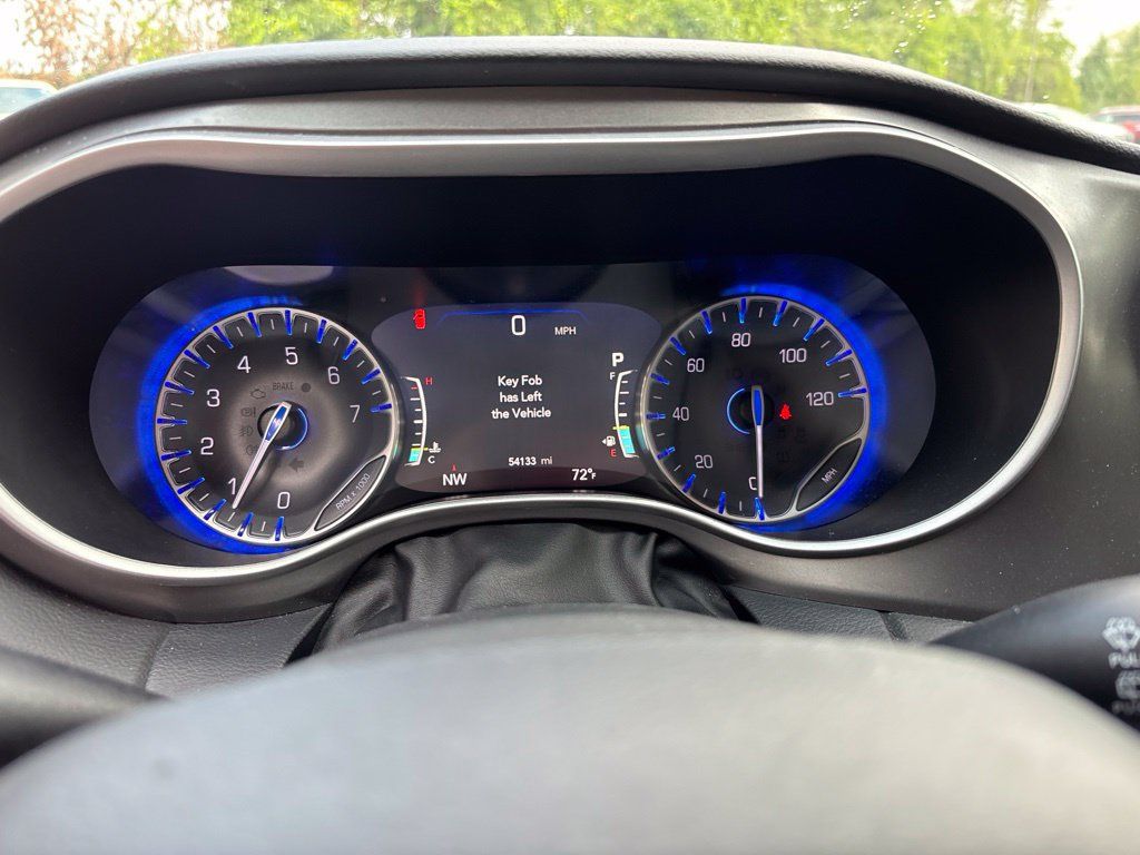 Used 2024 Chrysler Pacifica Touring-L FWD image 24