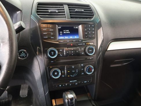 Used 2017 Ford Explorer XLT image 5