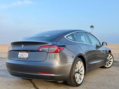 Used 2018 Tesla Model 3 Long Range RWD image 4