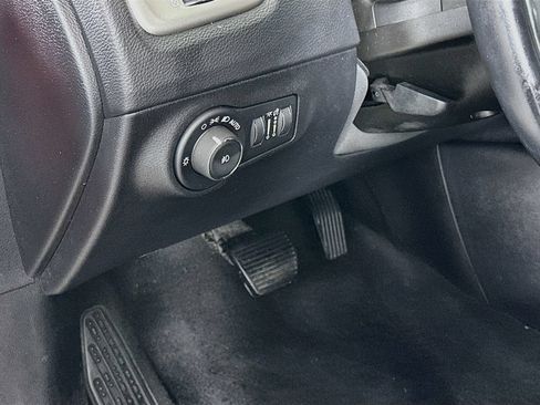 Used 2019 Jeep Compass Latitude FWD image 10