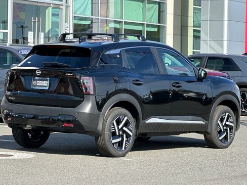 New 2026 Nissan Kicks SV w/ Charging Package FWD image 4