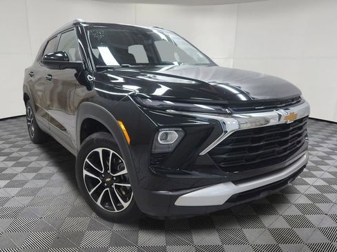 Used 2025 Chevrolet TrailBlazer LT AWD/4WD image 3