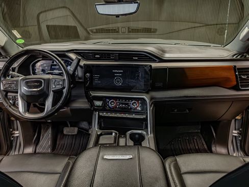 Used 2025 GMC Sierra 3500 Denali w/ Denali Reserve Package image 18