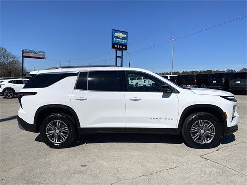 Certified 2025 Chevrolet Traverse LT image 6