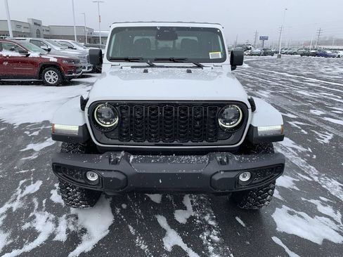 New 2026 Jeep Gladiator Sport AWD/4WD image 3