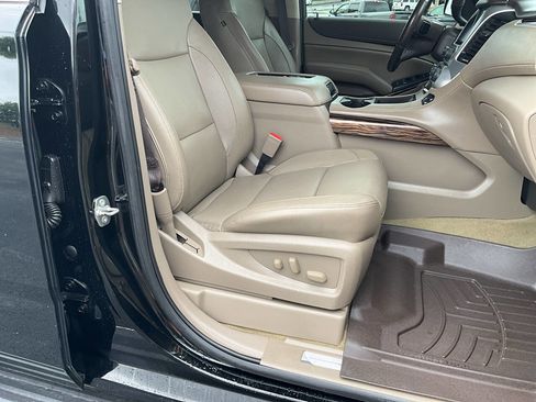 Used 2017 GMC Yukon SLT w/ Premium Edition AWD/4WD image 37