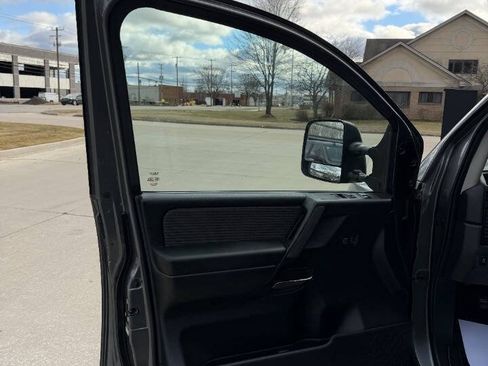 Used 2014 Nissan Titan SV image 31