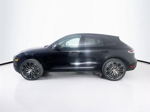 New 2026 Porsche Macan image 2