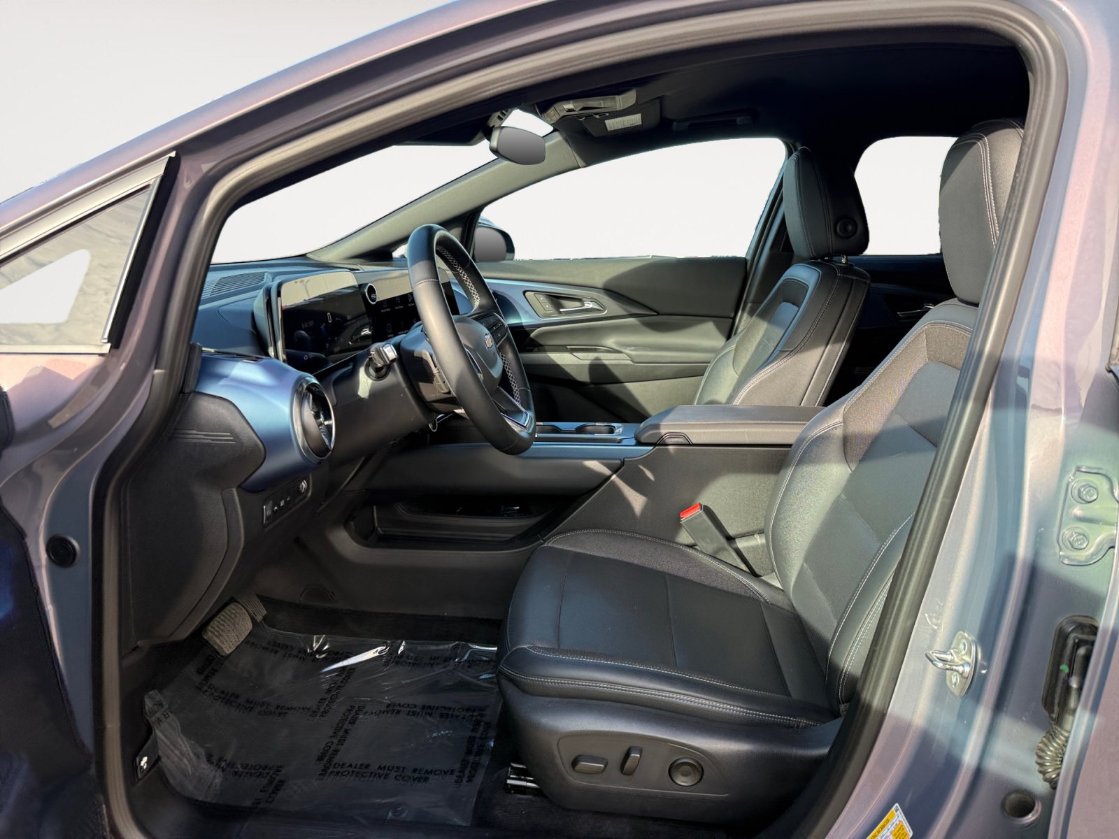 Used 2024 Chevrolet Equinox EV LT w/ LPO, Blackout Package FWD image 10