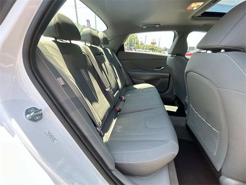 Used 2024 Hyundai Elantra SEL w/ Convenience Package image 16