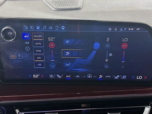 Used 2025 Chevrolet Traverse RS image 18