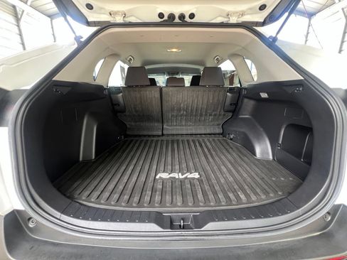 Used 2021 Toyota RAV4 LE AWD/4WD image 7