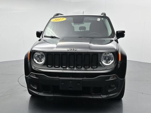 Used 2017 Jeep Renegade Altitude FWD image 3