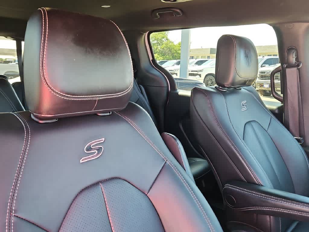 Used 2024 Chrysler Pacifica Limited FWD image 18