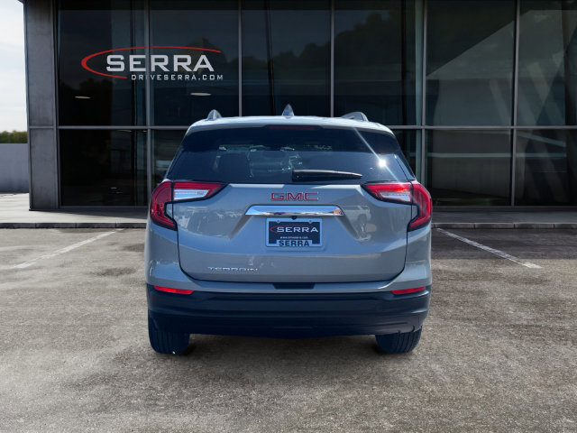 Used 2023 GMC Terrain SLE w/ Driver Convenience Package FWD image 4