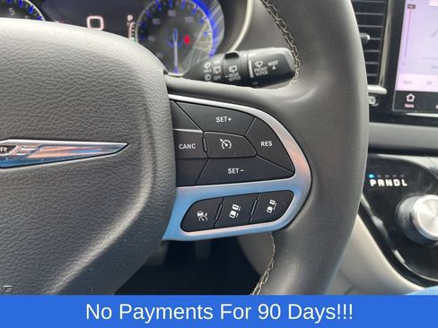 Used 2023 Chrysler Pacifica Touring-L FWD image 29